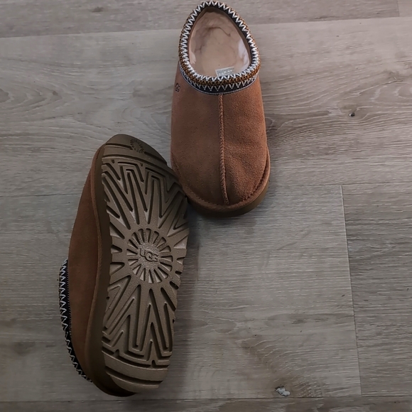 UGG Tasman color Chestnut Size 7 - Picture 2 of 2